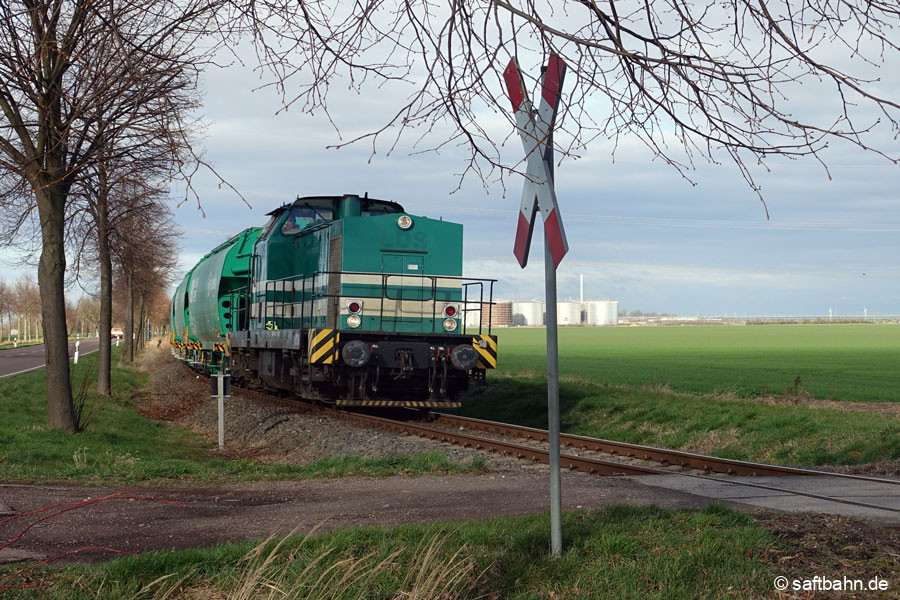 293 501 mit dem Leergetreide unmittelbar vor Großzöberitz.