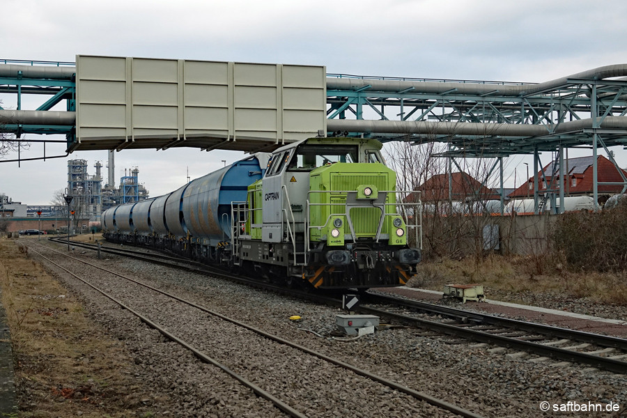 In Bitterfeld Nord wechselt 650 091 mit dem Leergetreide das Streckengleis zum Bitterfelder Bahnhof.