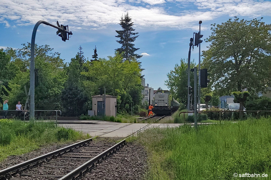 Schlüsselvorgang am Bahnübergang 