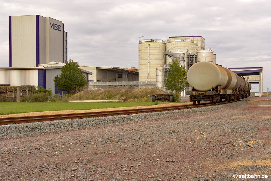 Leerwagen am 09.08.2005 im Anschlussgleis der MBE (heutige Verbio SE).