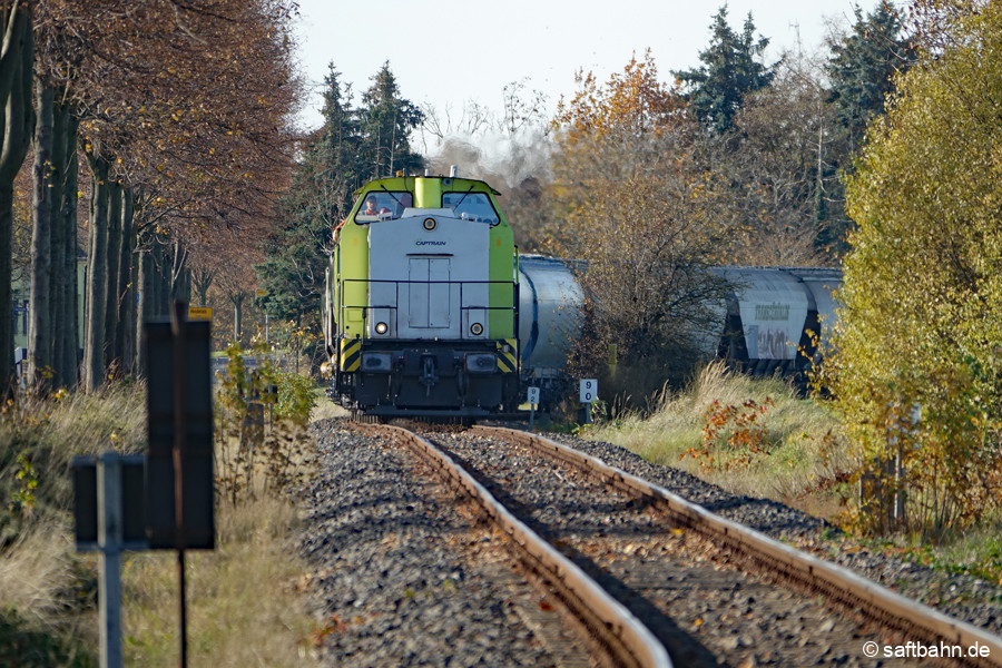 Heideloh: V141 nimmt eine kleine Steigung gen Stakendorfer Busch von Sandersdorf.