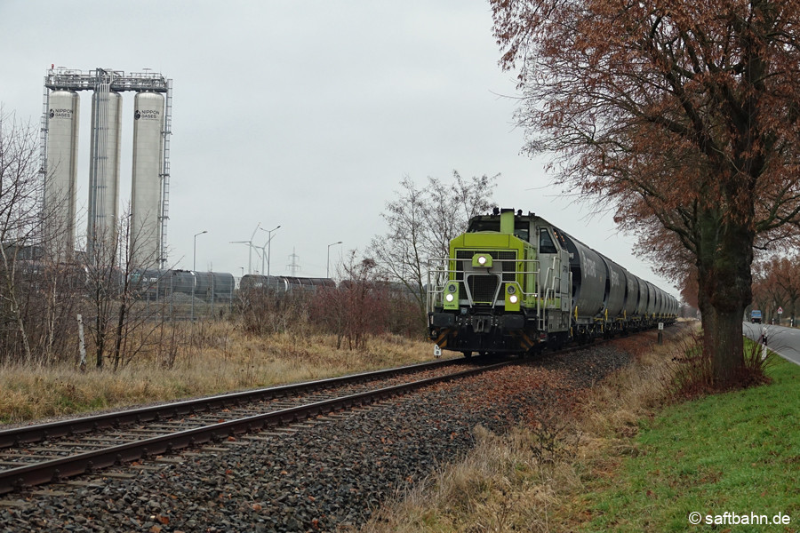 Ankunft und Abstellen der Wagengruppe auf dem Streckengleis am Industriegebiet in Zörbig.
