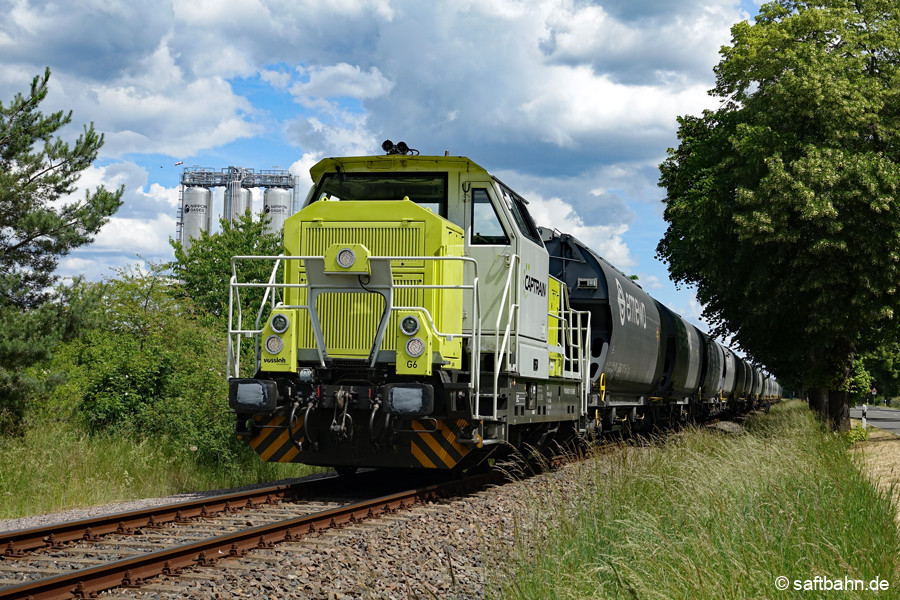 Gezogen brachte 650 118 die 19 Getreidewagen vom Bahnhof Bitterfeld nach Zörbig.
