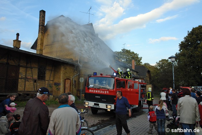 Anlässlich zum Jubiläum der Freiwilligen Feuerwehr Zörbig am 14.09.2007, simulierte man einen Brad im Bahnhof Zörbig nach. Den Anwohnern und Gästen wurde anschaulich demonstriert, wie ein ausgebrochener Hausbrand mittels Löschangriff und Drehleiter unter Kontrolle gebracht wird. 