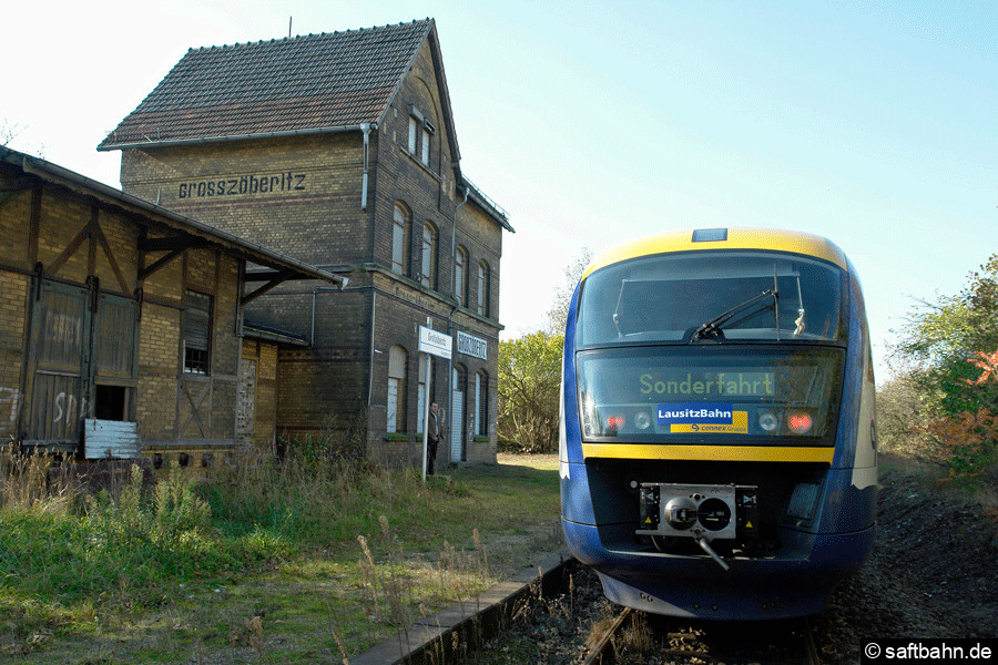 Offizielle Freigabe der teilreaktivierten Saftbahnstrecke im Jahr 2006: Nach Abschluss der Streckenertüchtigung zwischen Grube Antonie und Zörbig hatte die Zörbiger Infrastrukturgesellschaft (ZIG) Projektbeteiligte Firmen und Behörden sowie die Ehrengäste aus Politik und Wirtschaft zu einer Streckenbereisung eingeladen. Im Rahmen einer nichtöffentlichen Sonderfahrt gelangte am 25. Oktober 2006 ein Desiro-Triebwagen der Lausitzbahn auf die